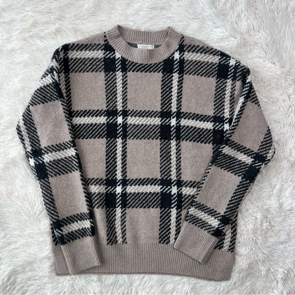 Christian Siriano black and tan plaid sweater with matching hat crewneck… - Picture 4 of 10
